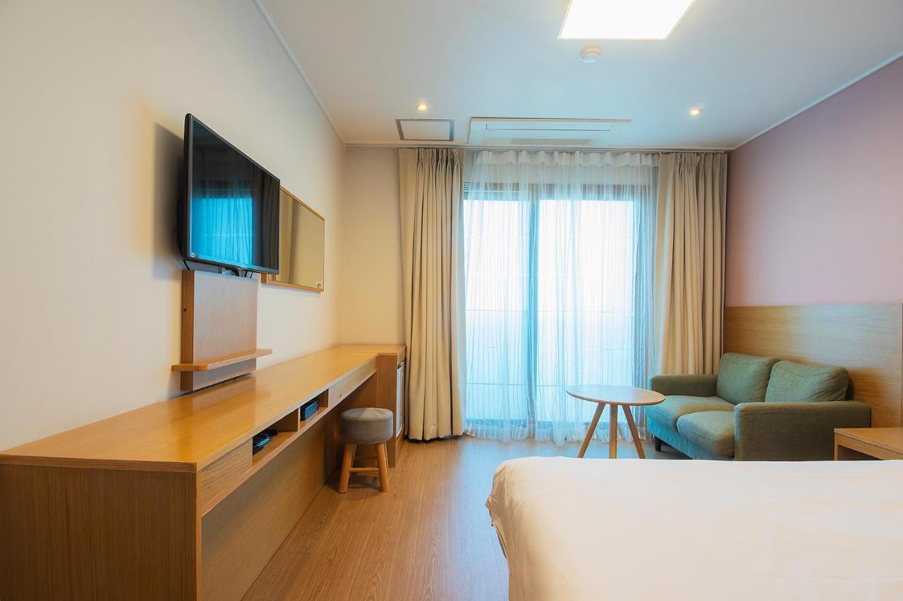Sims Hotel Jeju Exterior foto