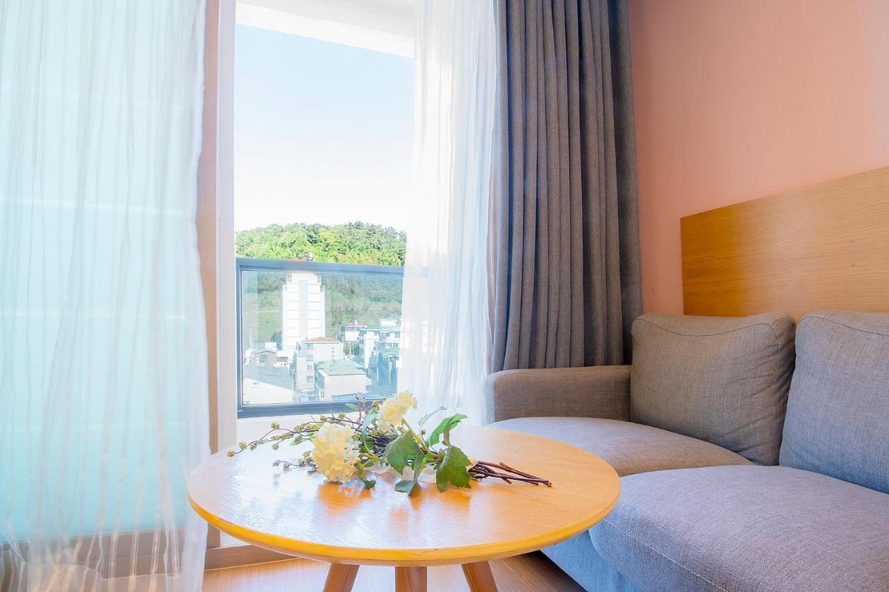 Sims Hotel Jeju Exterior foto