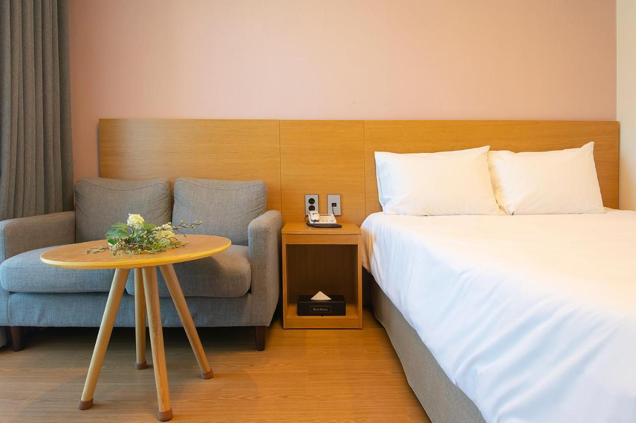 Sims Hotel Jeju Exterior foto