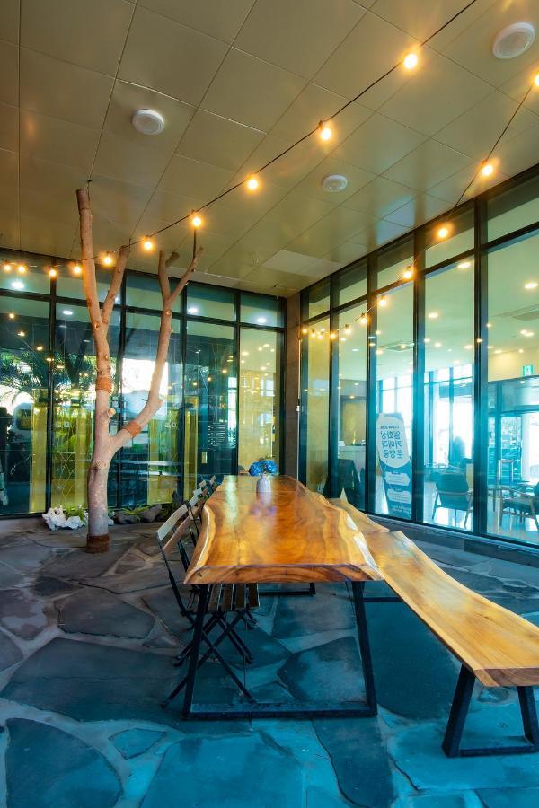 Sims Hotel Jeju Exterior foto